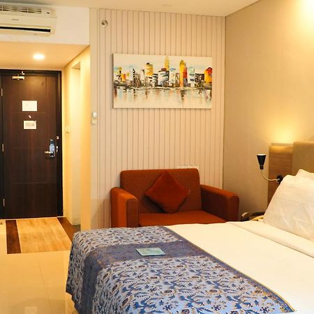 Verse Hotel Cirebon Exterior photo