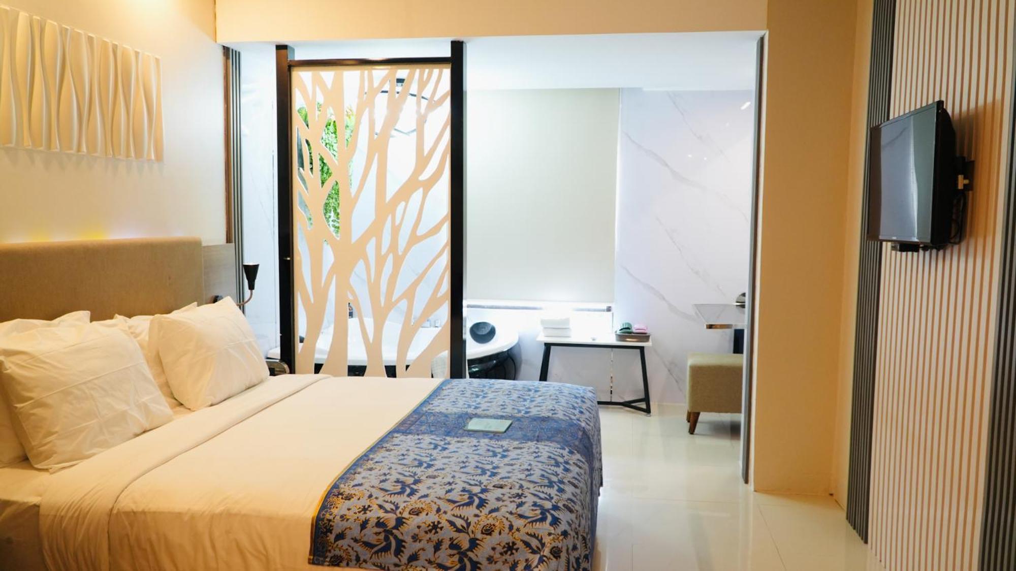 Verse Hotel Cirebon Exterior photo