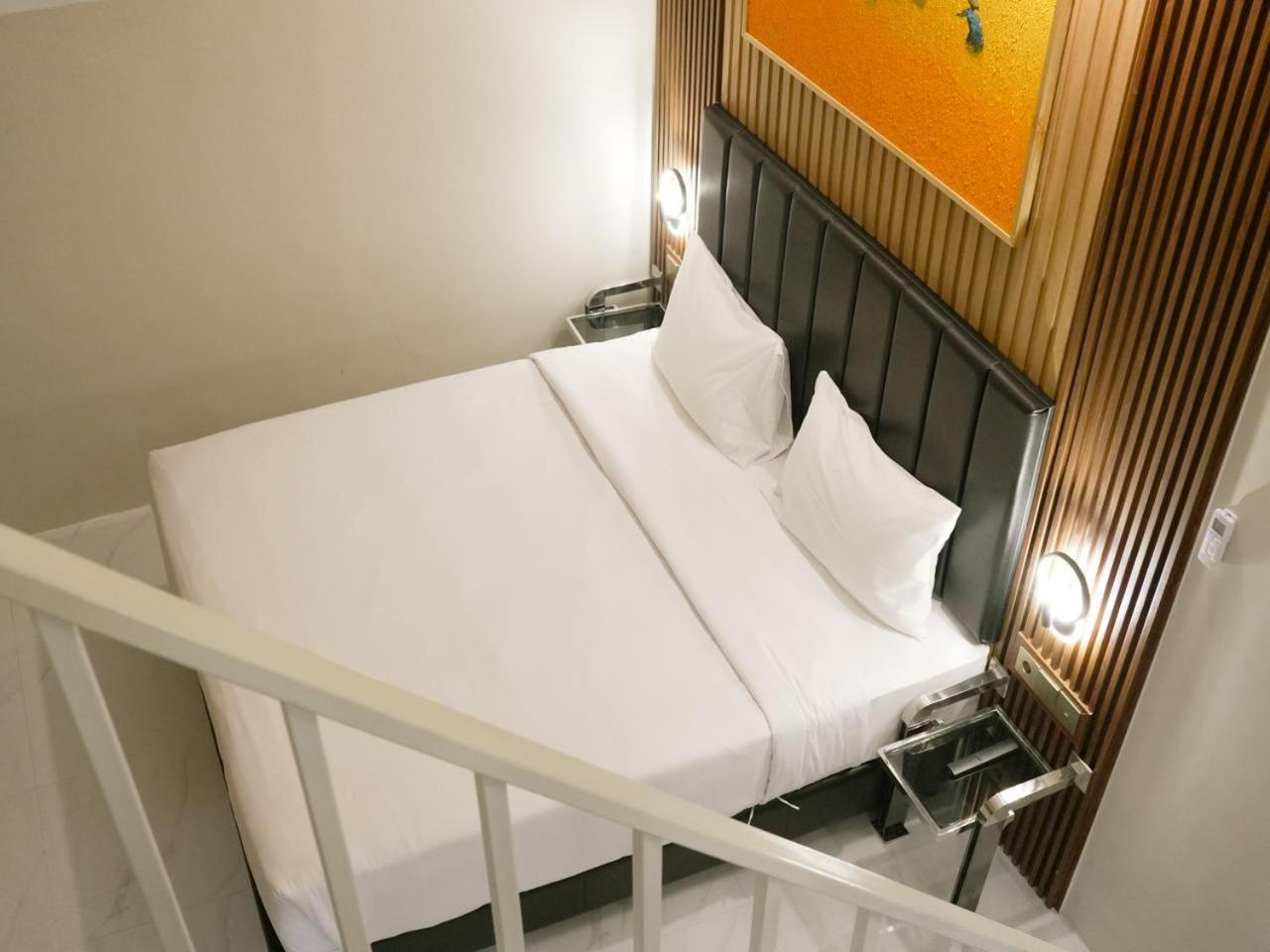 Verse Hotel Cirebon Exterior photo