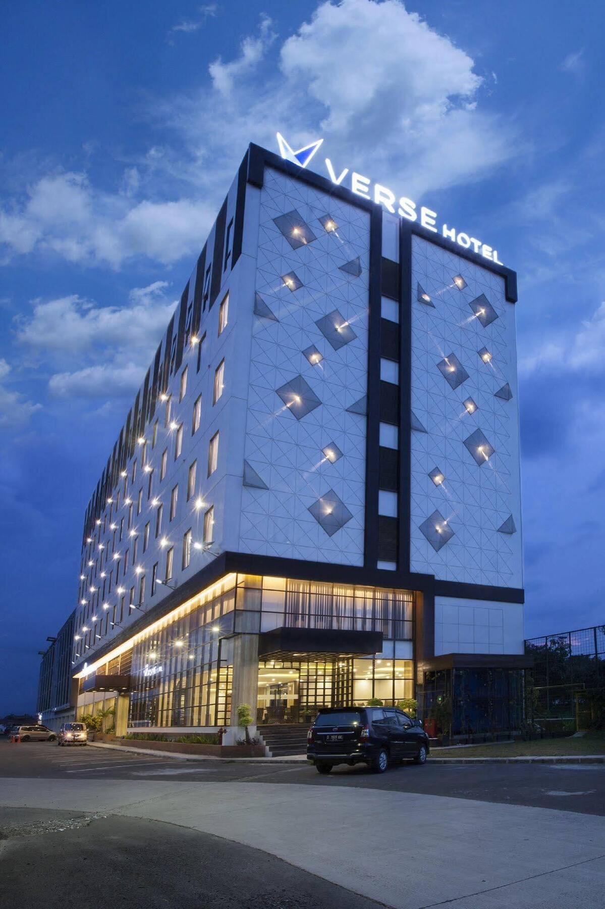 Verse Hotel Cirebon Exterior photo